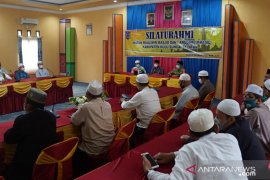 20 perwakilan IKMASIL silaturahmi dengan Wabup HSS