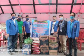 GMKI-GAMKI serahkan bantuan untuk korban kebakaran