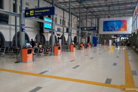 Larangan mudik hari pertama, Stasiun Pasar Senen lengang
