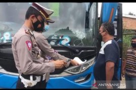 Ratusan kendaraan pemudik di perbatasan Jambi-Sumsel putar balik sebelum masuk Jambi