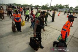 Penumpang Travel Gelap Diturunkhan Di Jalan Tol  Page 1 Small