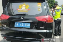 Polisi tahan kendaraan dengan pelat nomor "Kekaisaran Sunda"