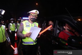 Polda Metro mulai lakukan penyekatan jalan tol