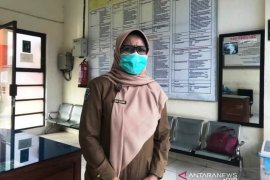 Takut dan kurang percaya kendala vaksinasi COVID-19 lansia di Tanah Datar