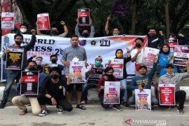 Forum Jurnalis Kendari menuntut penyelesaian kasus kekerasan wartawan