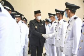 Bupati Kep Meranti lantik 25 Penjabat Kades