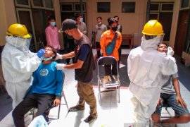 Telantar di Pelabuhan Jangkar, 12 pelajar SMKN Painan Sumbar dikarantina di Situbondo