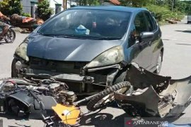 Akibat melaju kencang, Honda Jazz dan motor tabrakan di Kolaka Utara