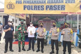Bupati Paser dan Wakapolda Kaltim pantau pos penyekatan di perbatasan Kaltim-Kalsel