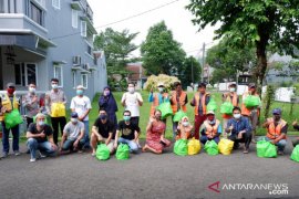 Warga Sentul Bogor beri apresiasi 37 "pejuang lingkungan" jelang lebaran