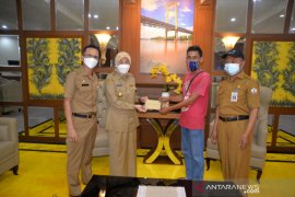 Bupati bantu Fila korban kecelakaan lalulintas tunggal