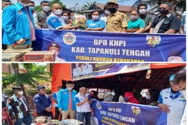 DPD KNPI Tapteng serahkan bantuan untuk korban kebakaran di Sibolga dan Mela