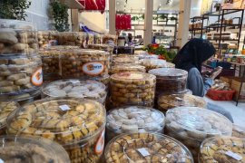 Jelang lebaran, toko kue kering di Simeulue banjir pembeli