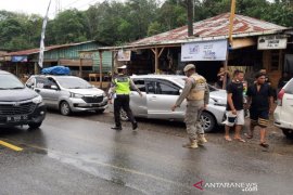 Dari Pos Penyekatan Pal XI Tapsel, petugas putar balik enam mobil pribadi