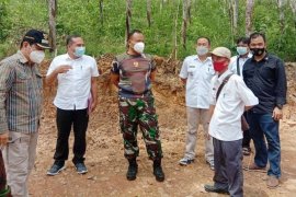 Karya Bakti TNI di Bartim tingkatkan Jalan Turan Amis-Malintut