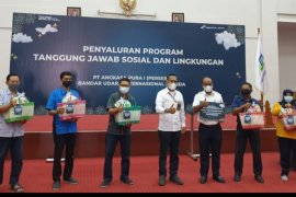 Angkasa Pura Juanda salurkan  bantuan 250 paket bahan pokok