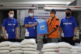 BCA Malang salurkan bantuan pangan dan 150 terpal bagi korban gempa di Malang