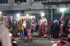 H-1 Lebaran, pasar tradisional di Deliserdang beroperasi hingga tengah malam