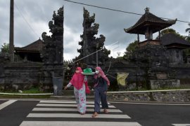 Tradisi Ngejot menjelang Idul Fitri