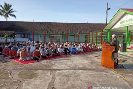 Warga binaan Rutan Kelas IIB Lubuk Sikaping salat Id dengan protokol kesehatan ketat
