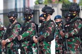 Empat anggota TNI yang terluka di Pegunungan Bintang dievakuasi