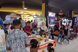 Arena permainan jadi sarana alternatif libur lebaran di Padang