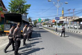Polda Gorontalo lakukan penyekatan di titik rawan kemacetan lalu lintas