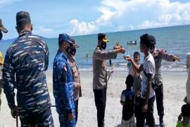 Polres Tapteng kerahkan 102 personel patroli prokes di objek wisata