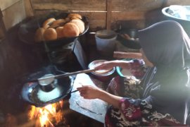 Kudapan kareh-kareh khas Solok diminati warga