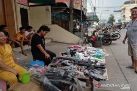 Omzet pedagang mainan anak-anak anjlok saat lebaran dampak COVID-19