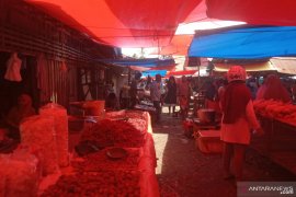 Pengunjung pasar tradisional di Agam sepi setelah Lebaran