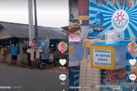 Viral pedagang ini gratiskan esnya bagi penghafal al-quran