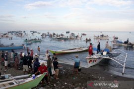 Nelayan kembali melaut setelah libur Idul Fitri Page 1 Small