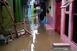 Kebon Pala residential area inundated with two-meter-high floodwaters