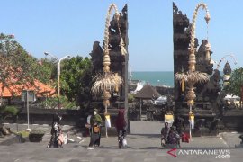 Selama larangan mudik,  wisatawan ke Tanah Lot turun 40 persen (video)