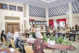 Komisi E DPRD Jatim pantau pemulangan pekerja migran di Jember