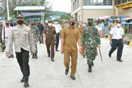 Cegah penyebaran COVID-19, Wali Kota Sabang pantau Pelaksanaan Protkes di Pelabuhan Balohan