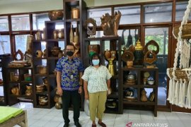 Nasabah BRI Ni Ketut Bakati Anggareni bawa Kerajinan Bali mendunia