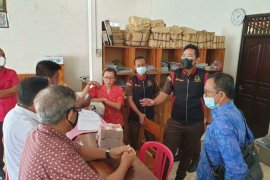 Tim Kejari Badung geledah koperasi terkait dugaan korupsi bank BUMN