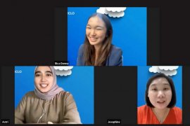 Dua perempuan pengusaha berbagi pengalaman bisnis online
