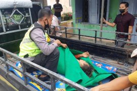 Polisi Blitar selamatkan seorang warga hendak bunuh diri