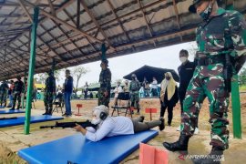 Danrem Antasari ajak wartawan rasakan latihan menembak di Yonif 623