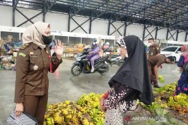 Jaksa masuk pasar berikan sosialisasi pelayanan hukum
