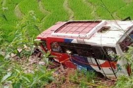 3 balita selamat tanpa luka dalam peristiwa bus terguling