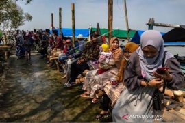 Ziarah Makam Terapung Pesisir Demak Page 1 Small