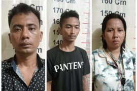 Polsek Padang Tualang tangkap suami istri dan temannya karena miliki sabu-sabu