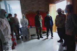 Cegah penyebaran COVID-19, Muspika pantau pasien positif isolasi mandiri