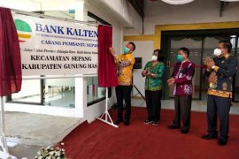 Masyarakat Gumas diminta tak lagi simpan uang di bawah bantal