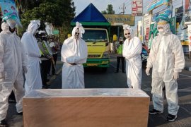 Satlantas Tulungagung kampanye protokol kesehatan kenakan kostum "pocong"