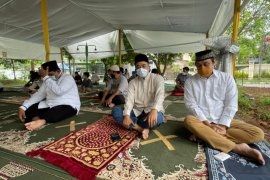 Shalat Jumat di Tenda Masjid At Tabayyun, Dwiki Dharmawan: Serasa di Arafah